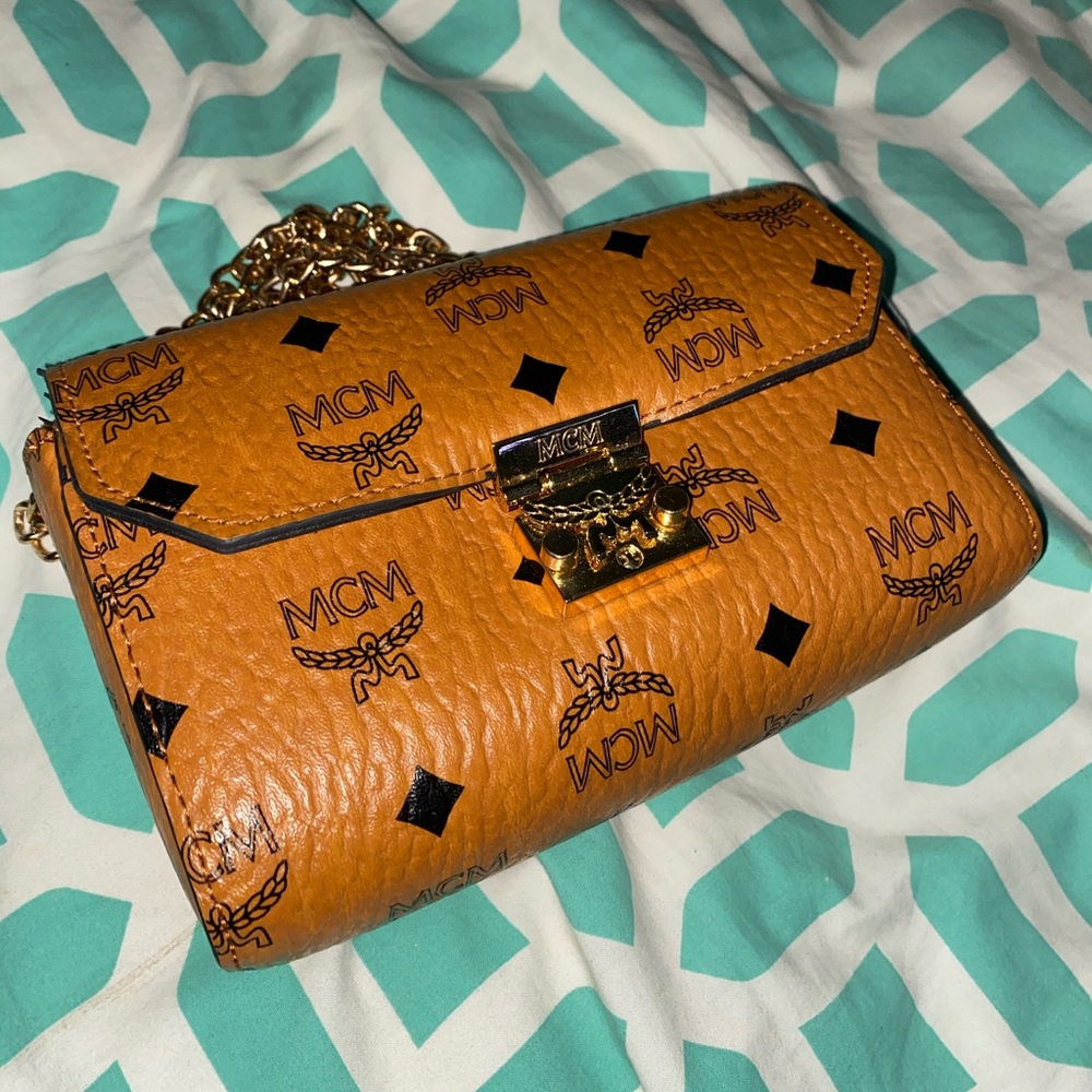 MCM PURSE WITH CHAIN